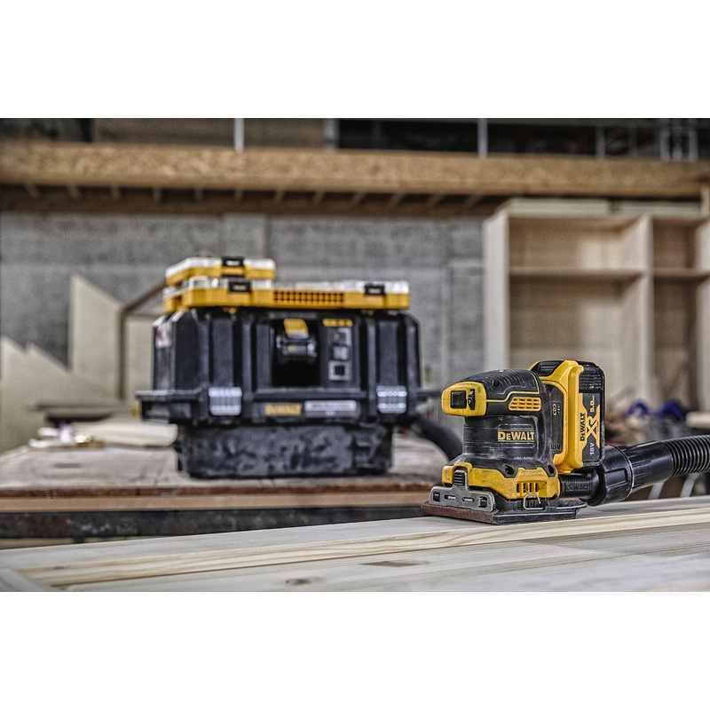 DeWALT / DeWALT DCW200NT-XJ 18V XR 1/4" accu vlakschuurmachine (body)